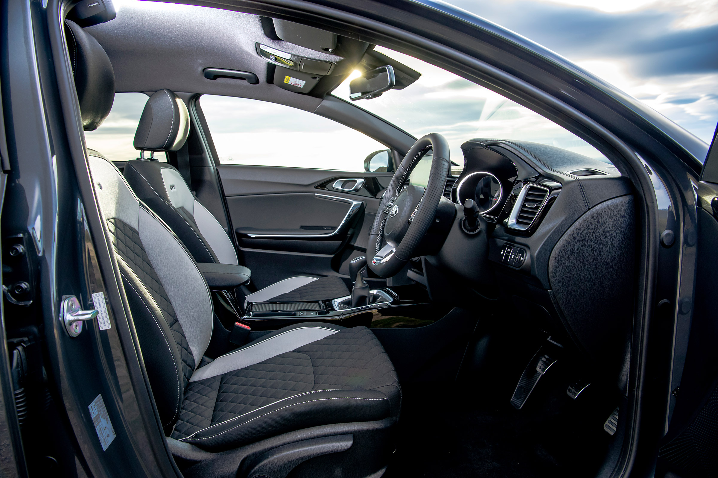 Kia Proceed - front seats