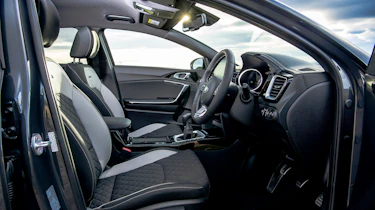 Kia Proceed - front seats
