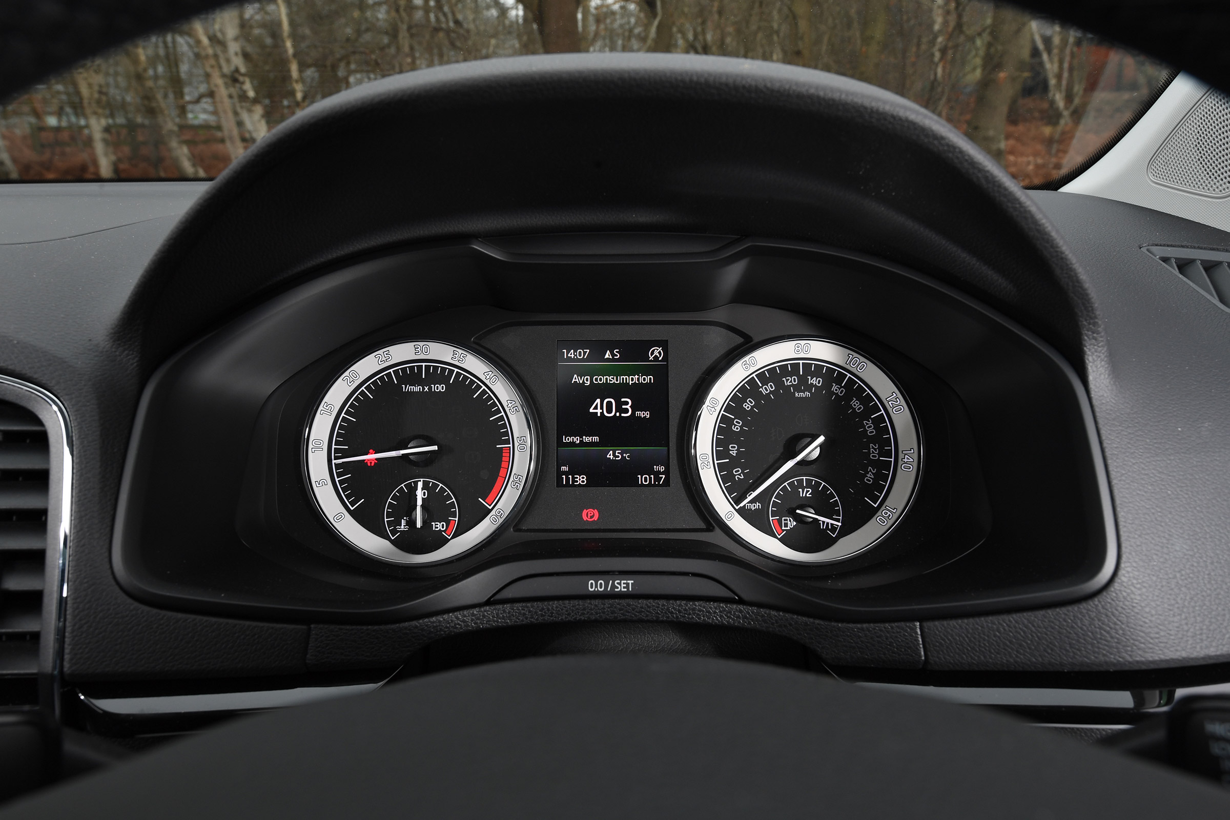 Skoda Karoq Scout - dials