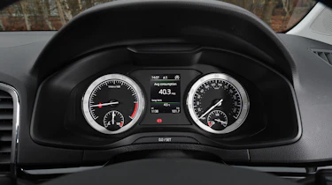 Skoda Karoq Scout - dials