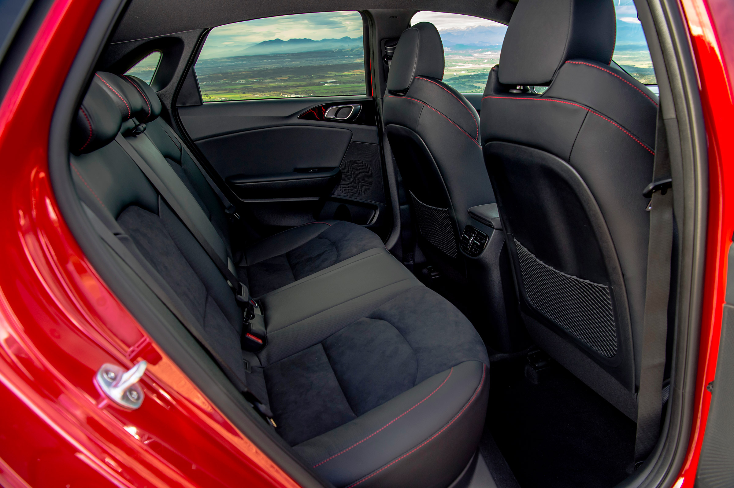 Kia Ceed GT - rear seats