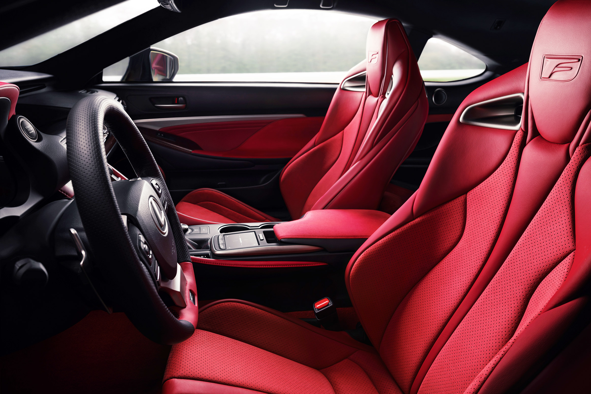 Lexus RC F Track Edition - front seats