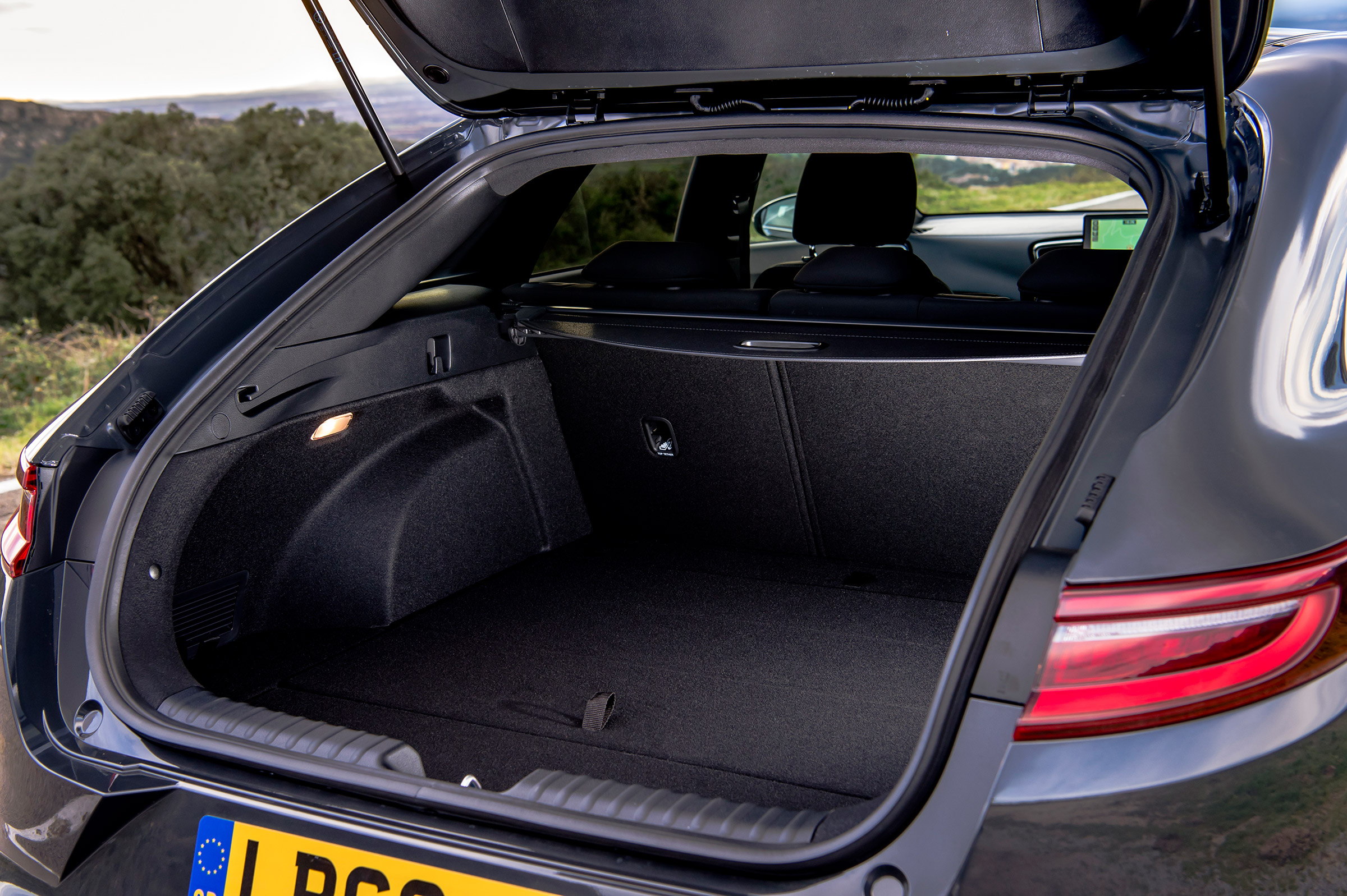 Kia Proceed - boot side