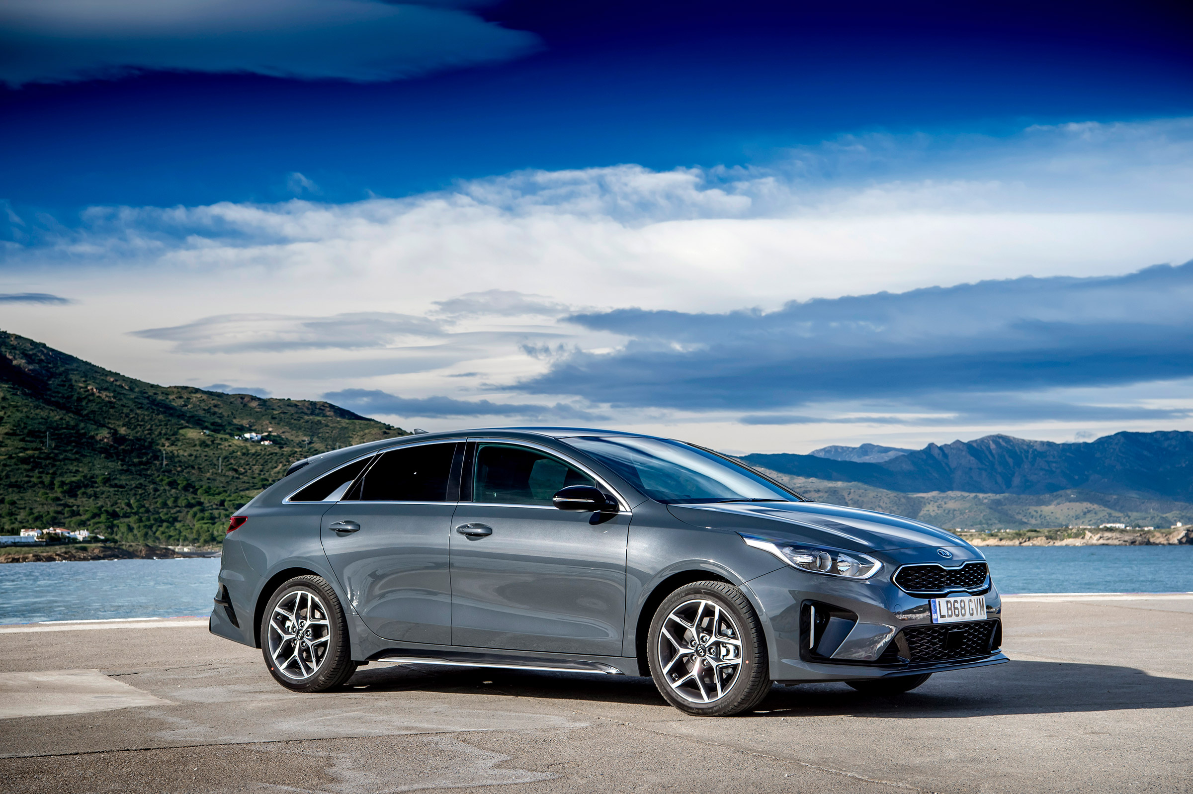 Kia Proceed - front static