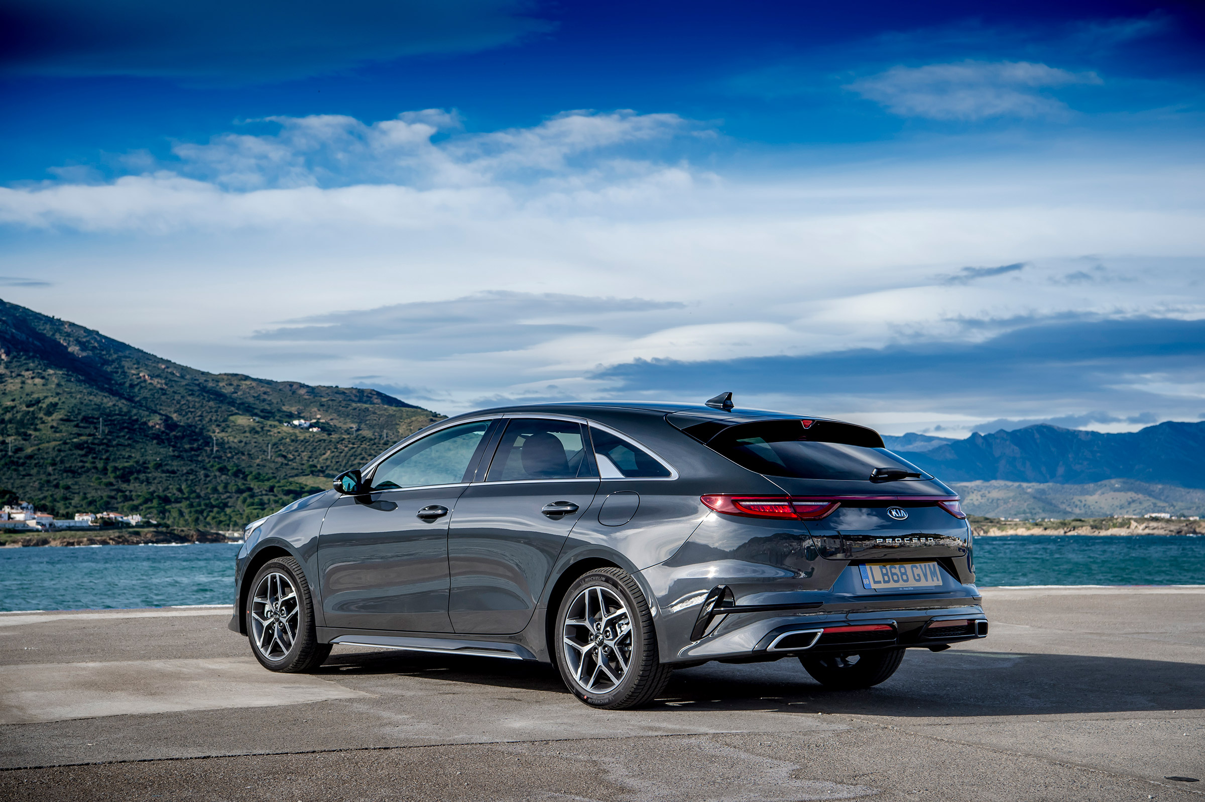 Kia Proceed - rear static