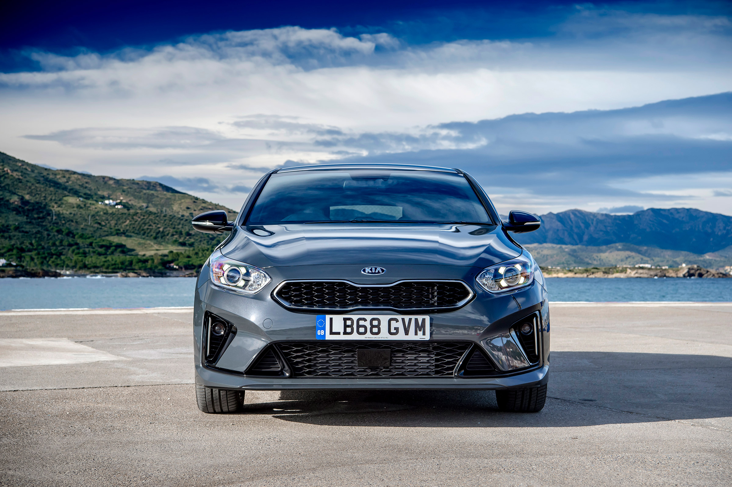 Kia Proceed - full front