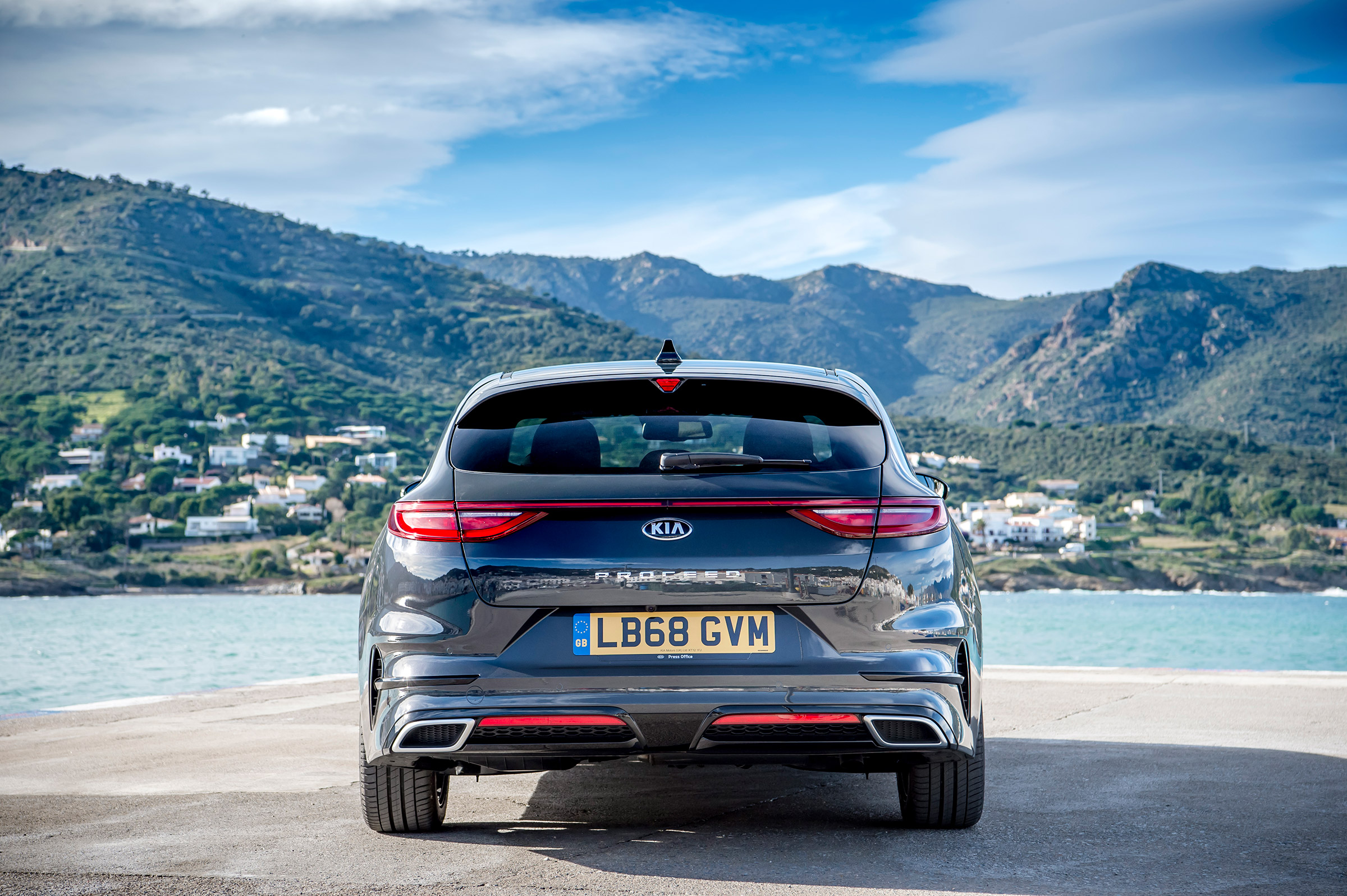 Kia Proceed - full rear