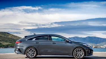 Kia Proceed - side