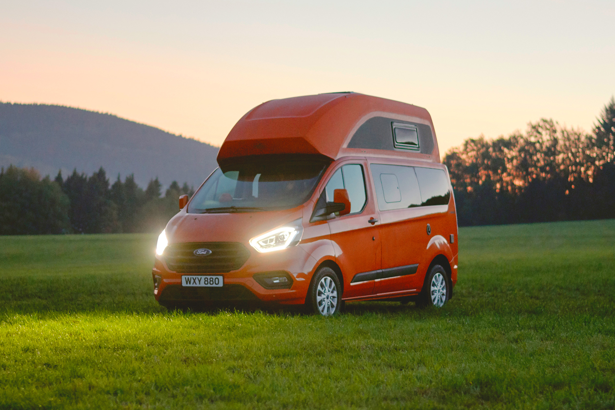 Ford Transit Custom Nugget - front 3/4 static