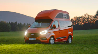 Ford Transit Custom Nugget - front 3/4 static