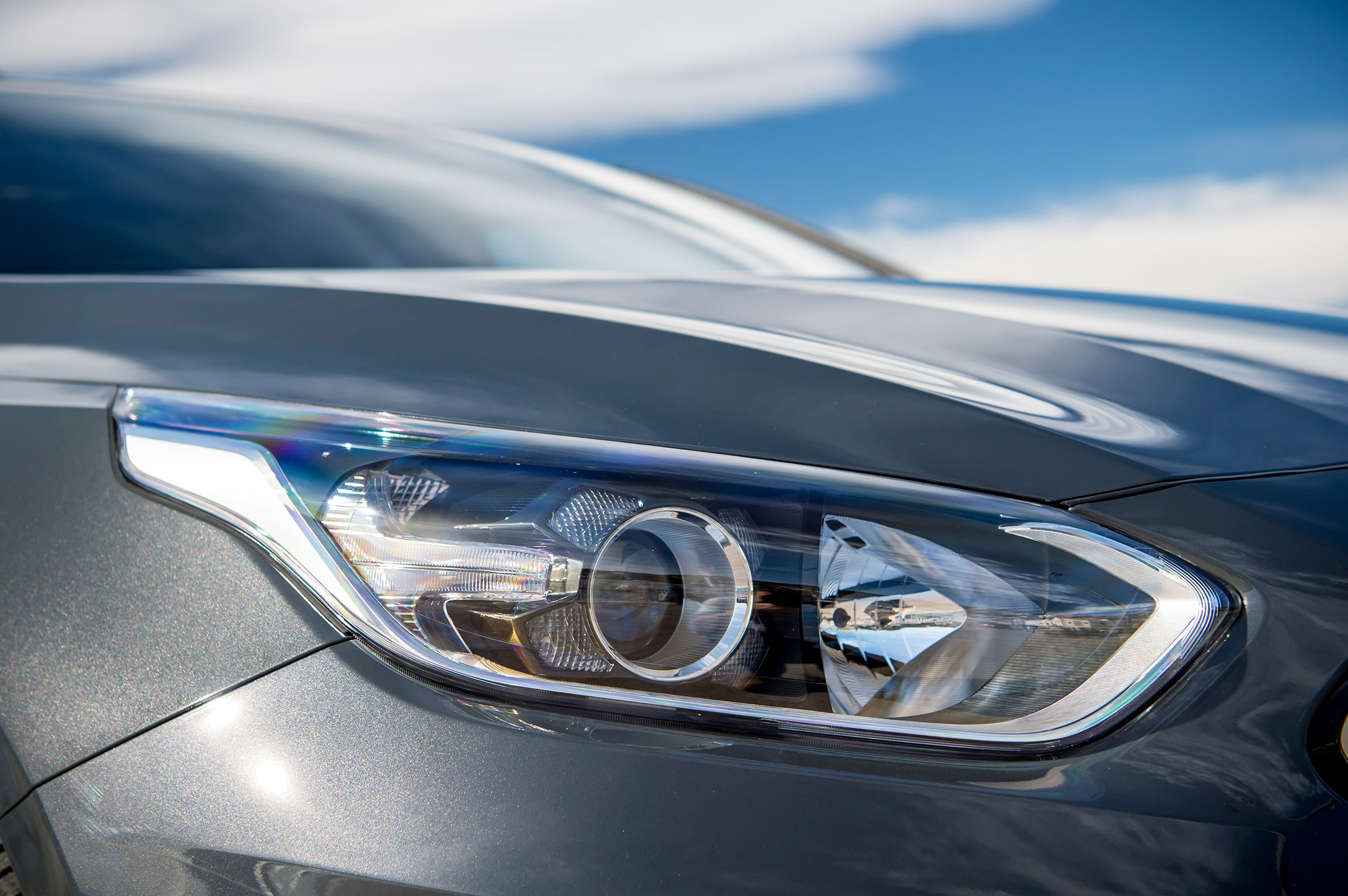 Kia Proceed - front lights