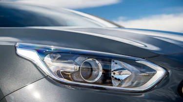 Kia Proceed - front lights