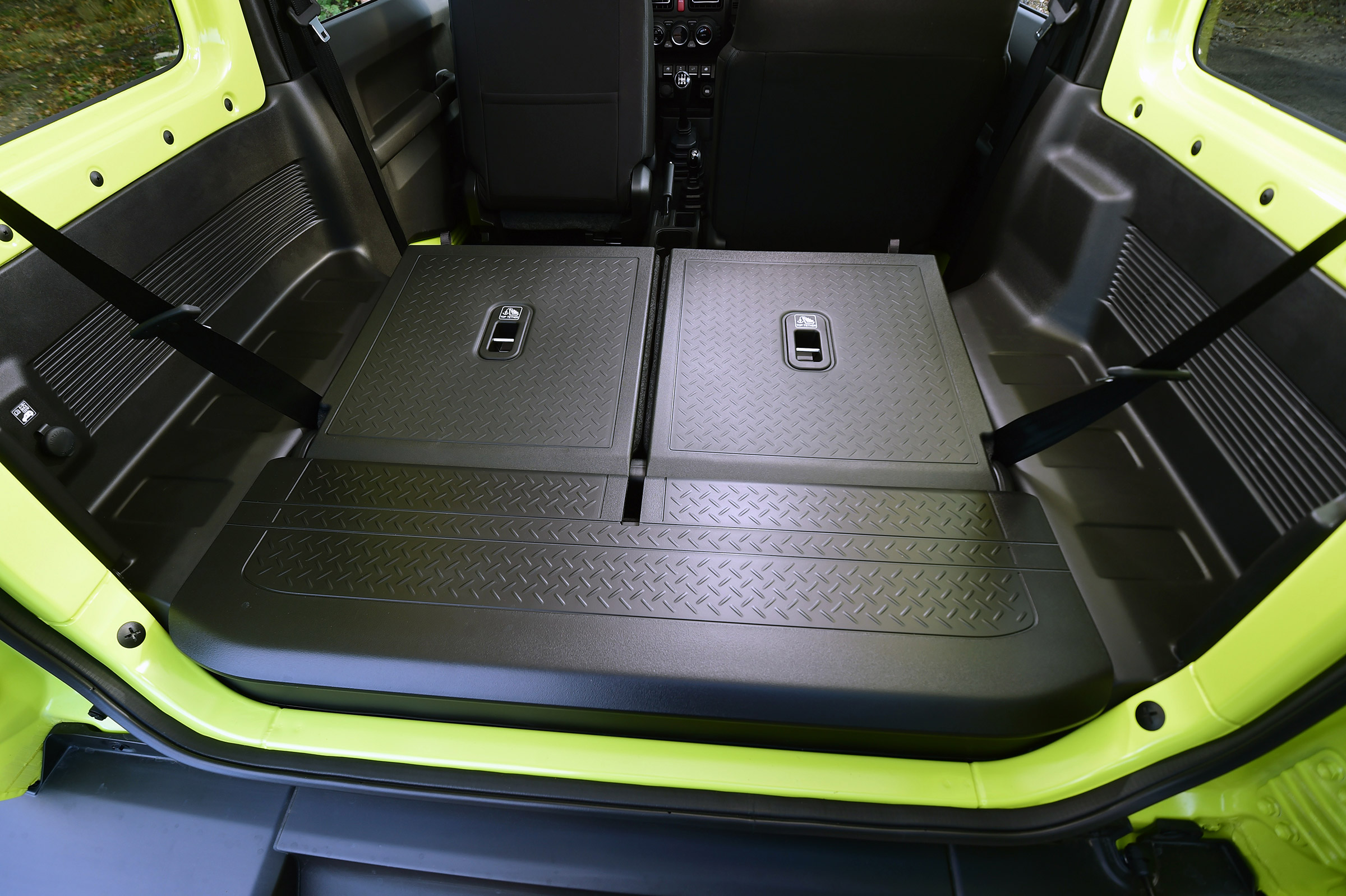 Suzuki Jimny - boot seats down