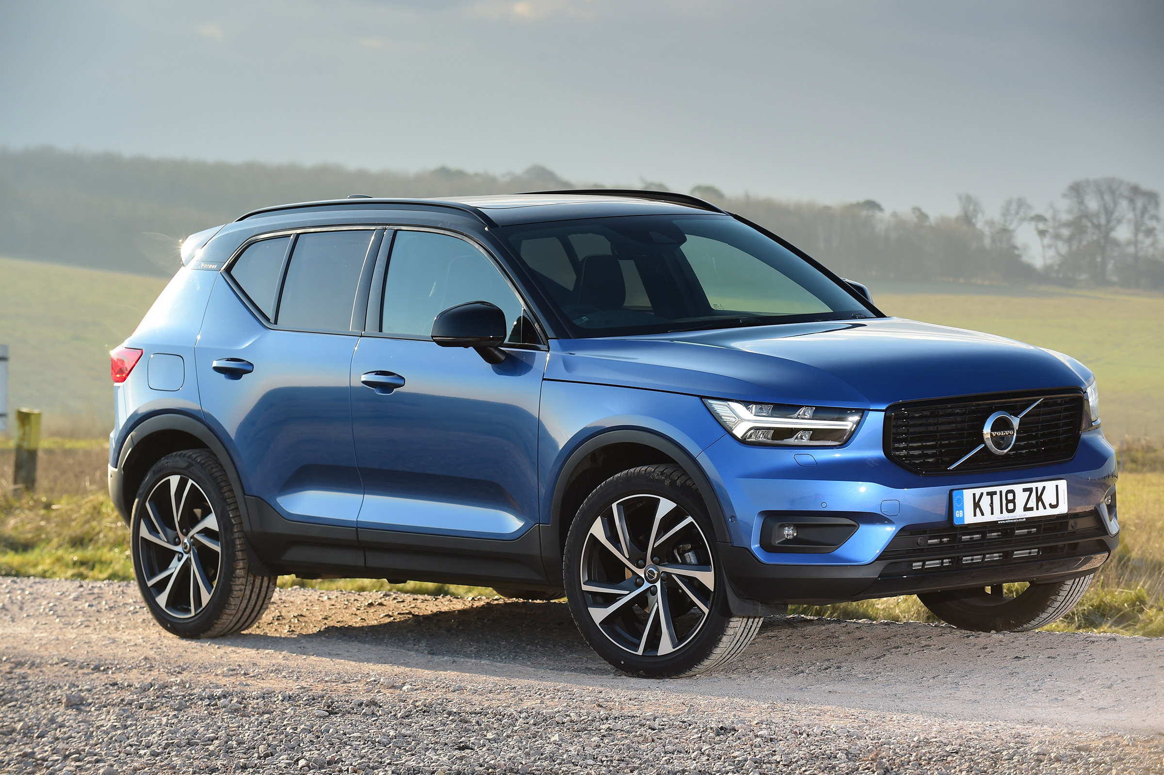 Volvo XC40 - front static