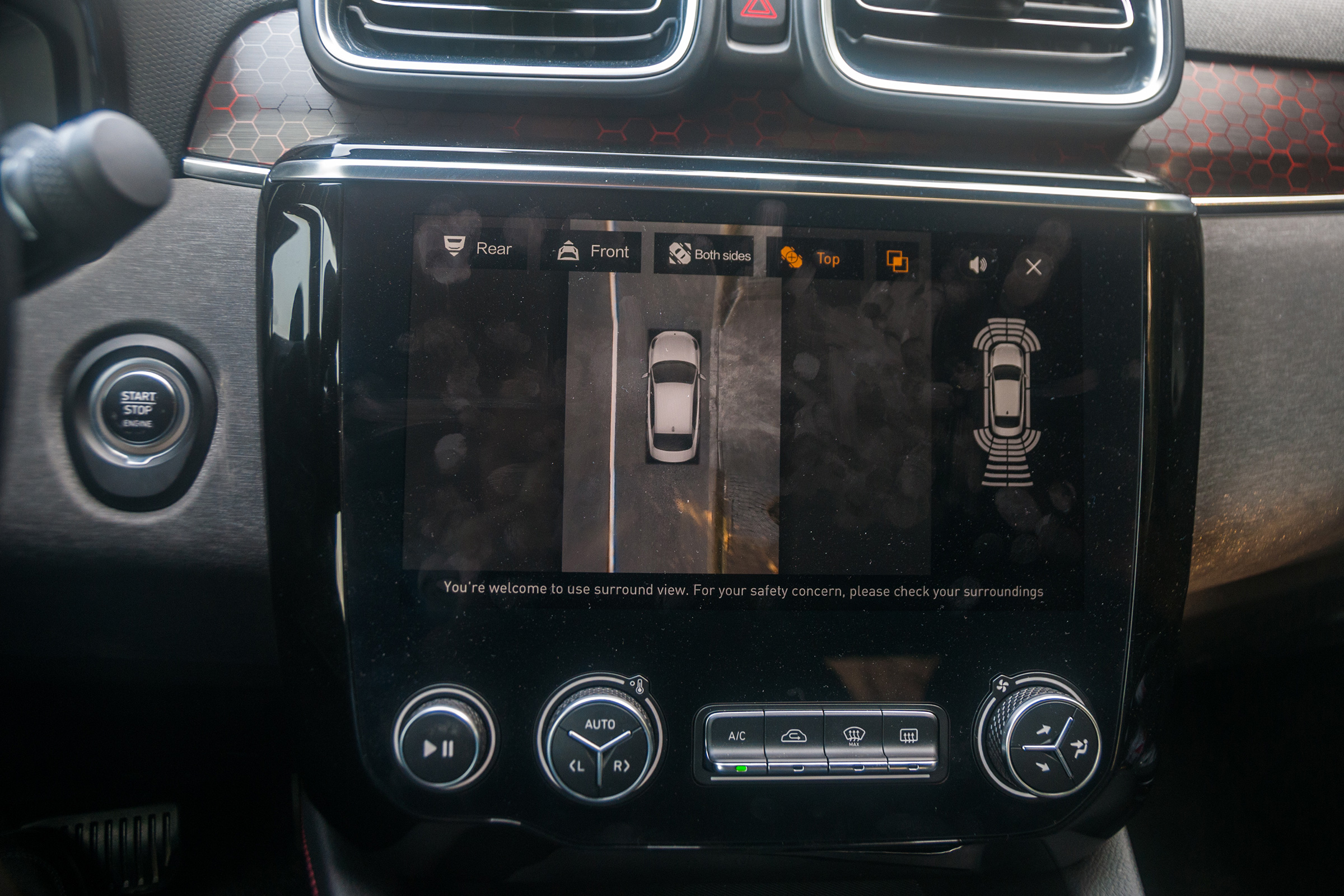 Lynk &amp; Co 03 - parking camera