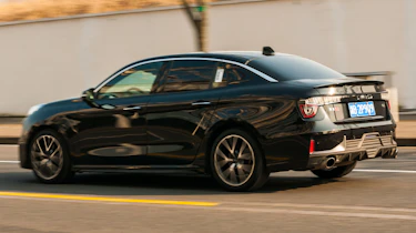 Lynk & Co 03 - rear tracking