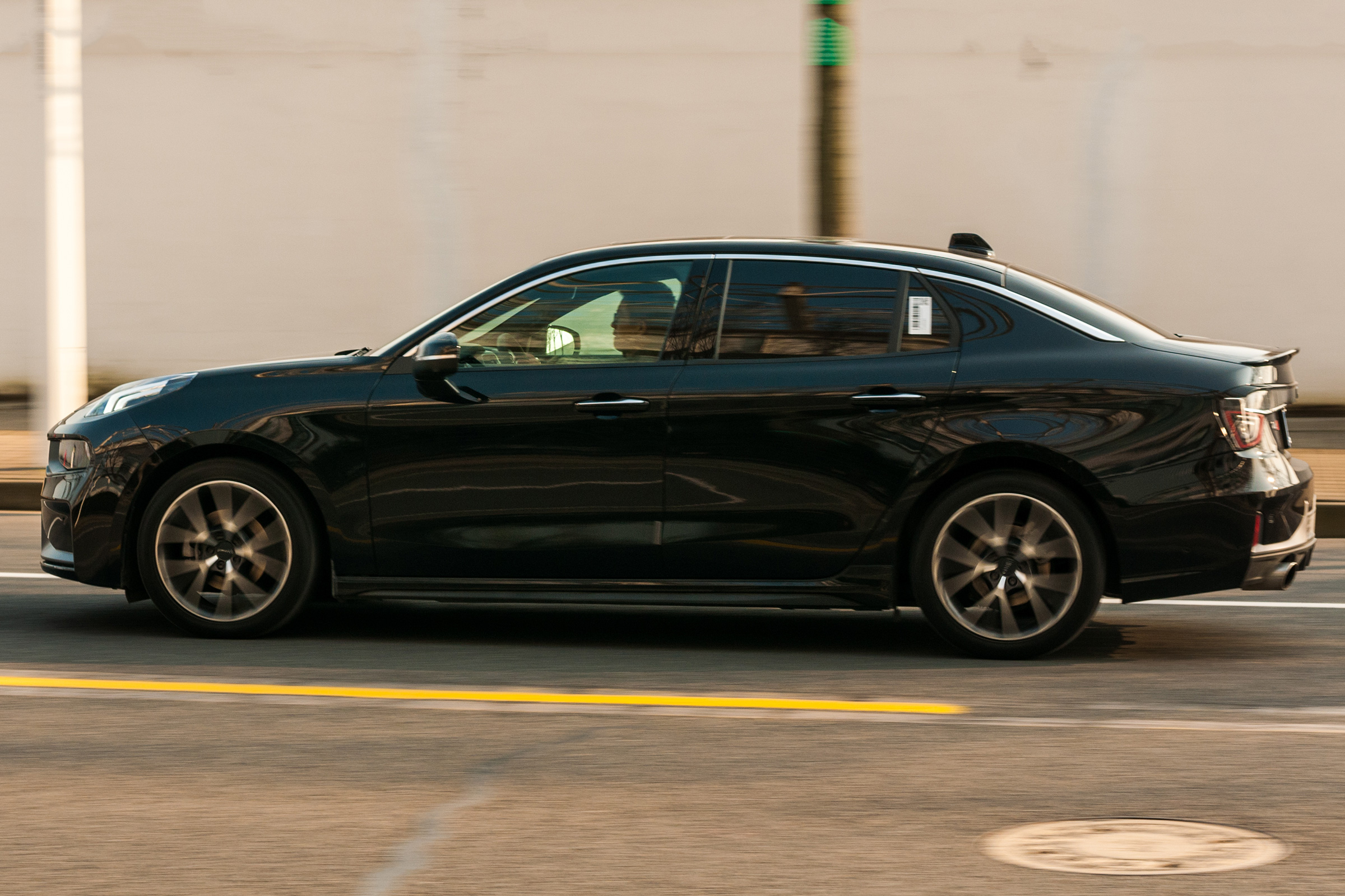 Lynk &amp; Co 03 - side tracking