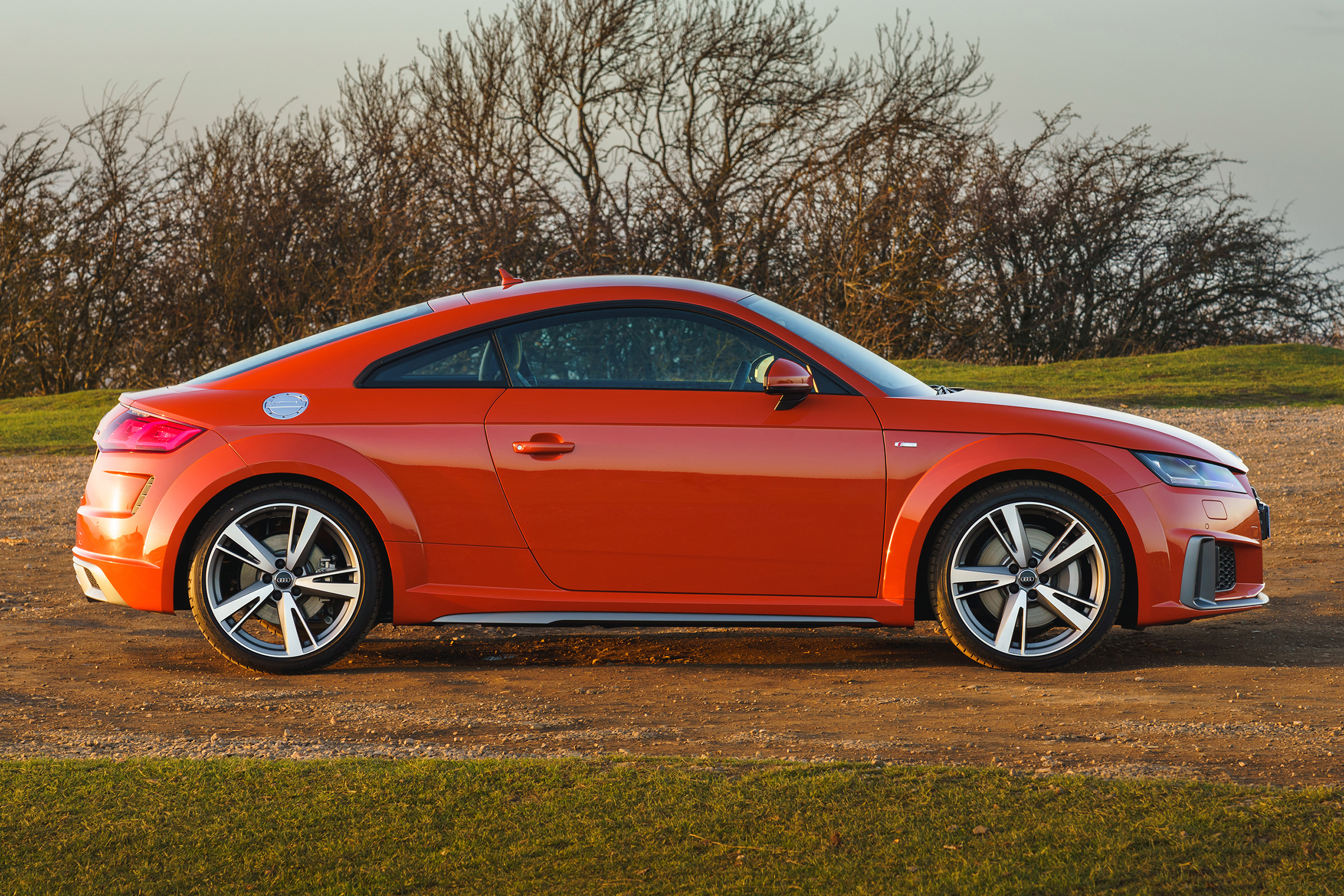 Audi TT Coupe - side static
