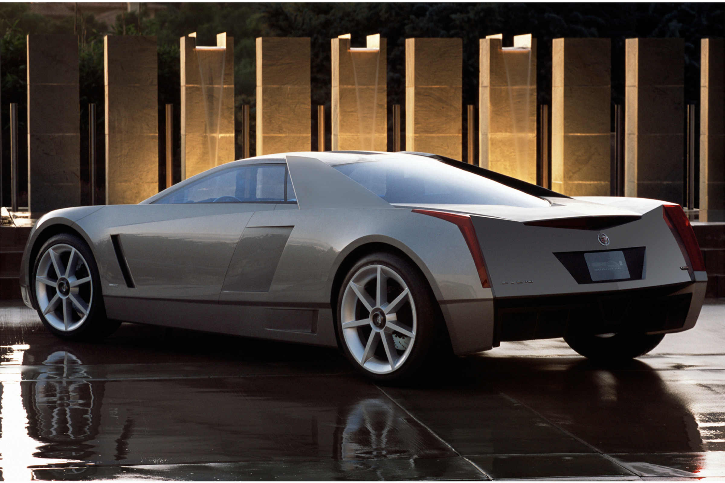 Cadillac Cien - rear