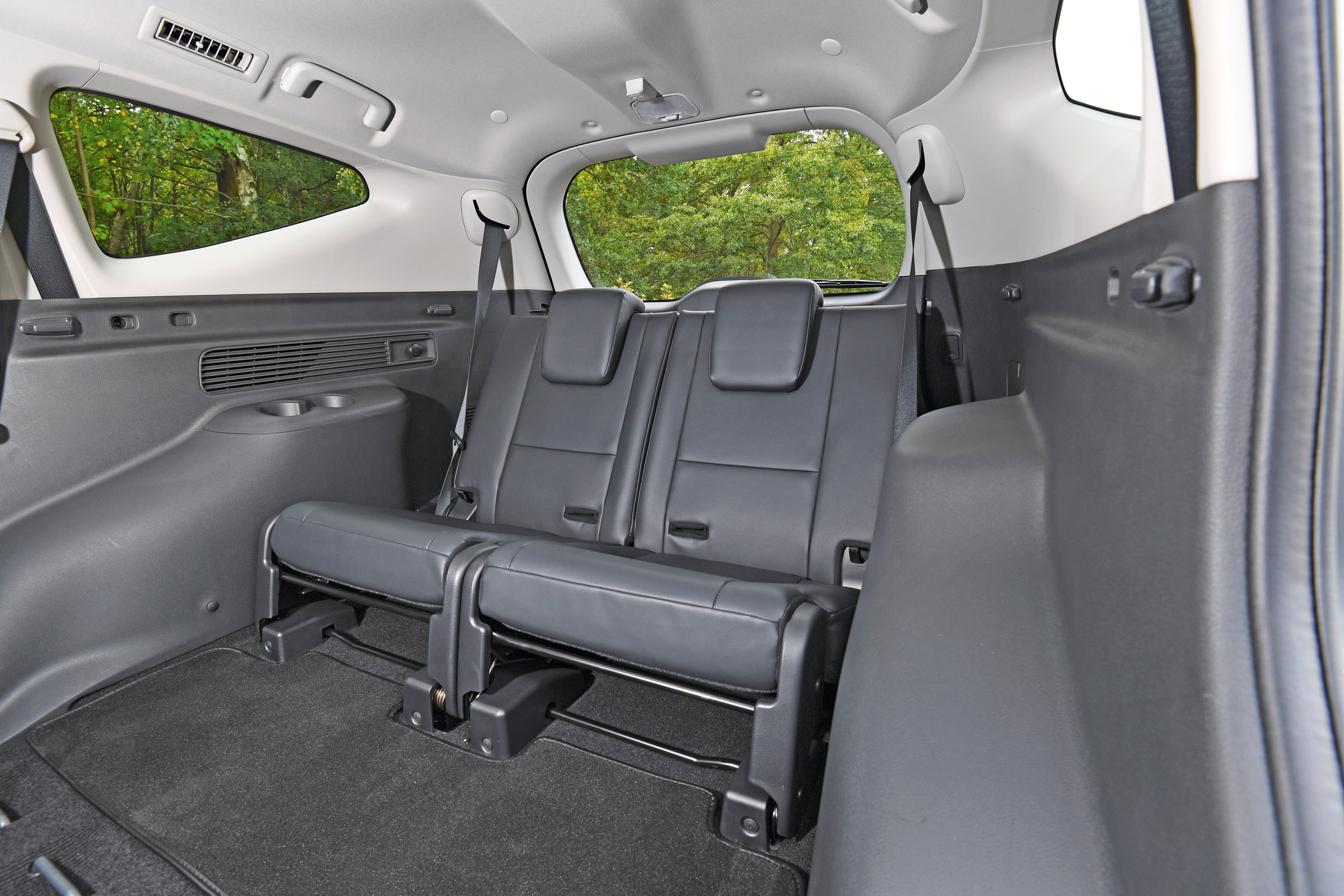 Mitsubishi Shogun Sport third-row rear seats