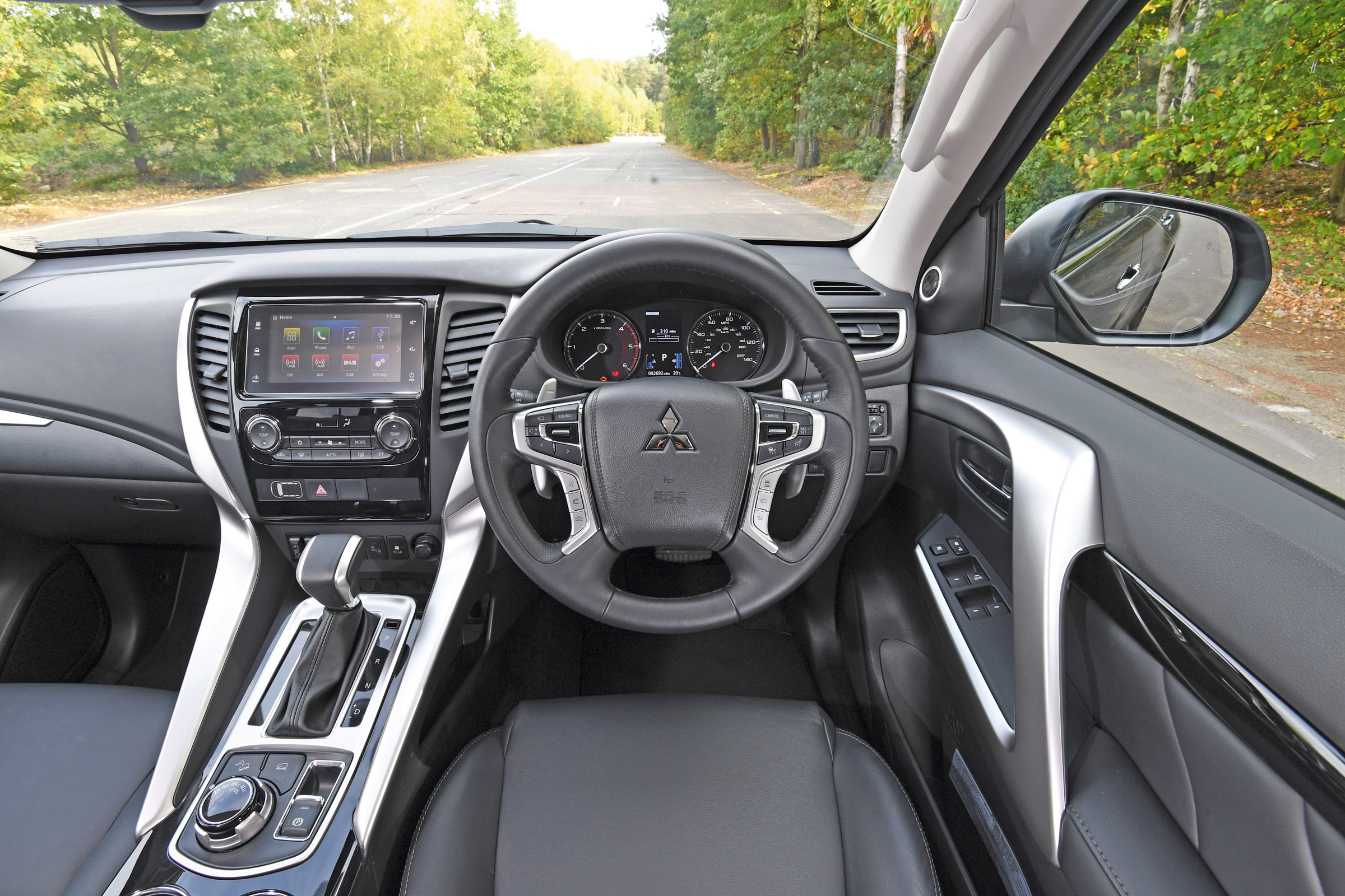 Mitsubishi Shogun Sport interior