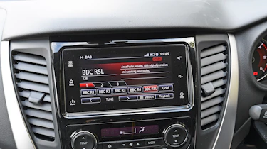 Mitsubishi Shogun Sport infotainment
