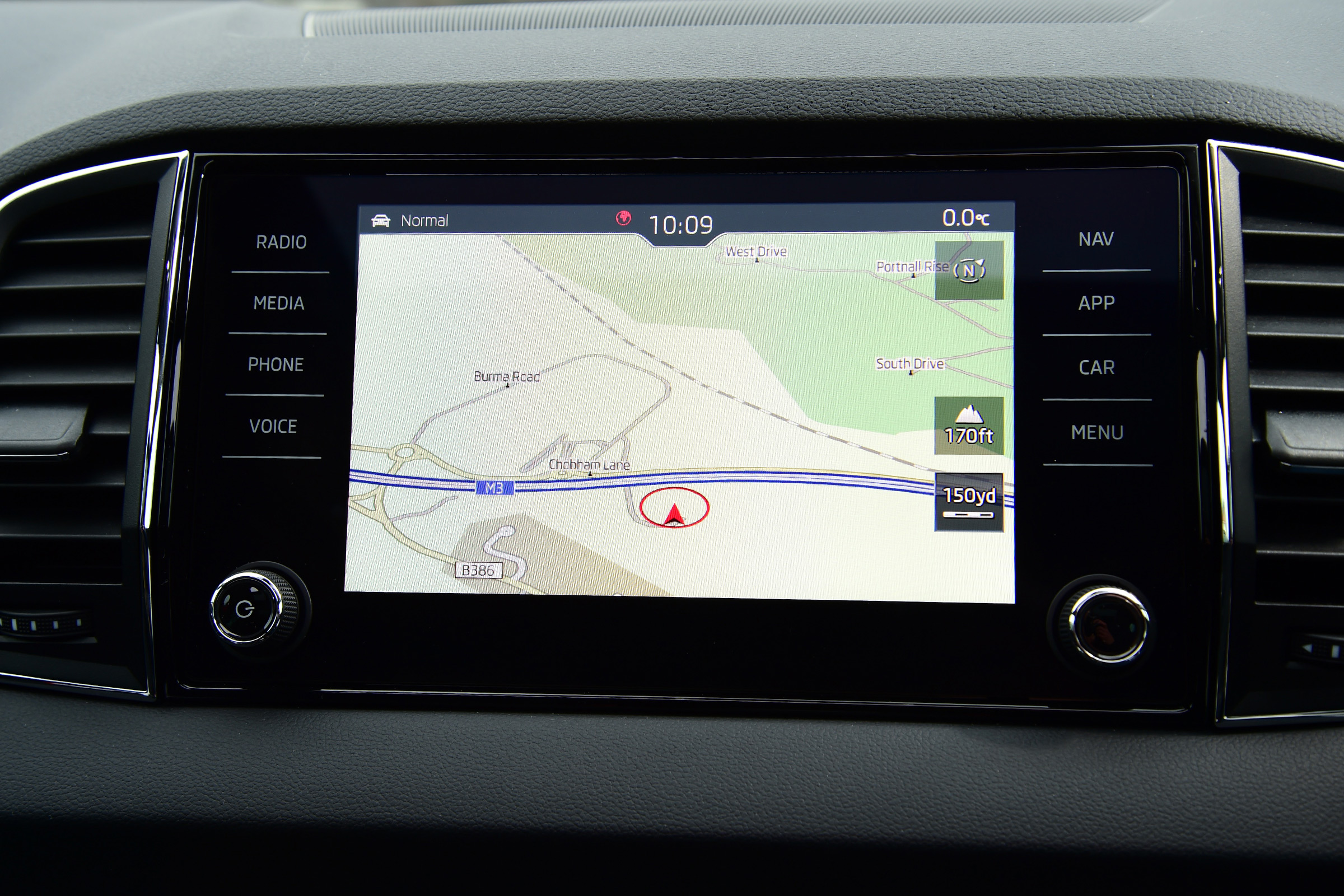 skoda karoq sportline infotainment