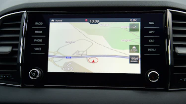 skoda karoq sportline infotainment
