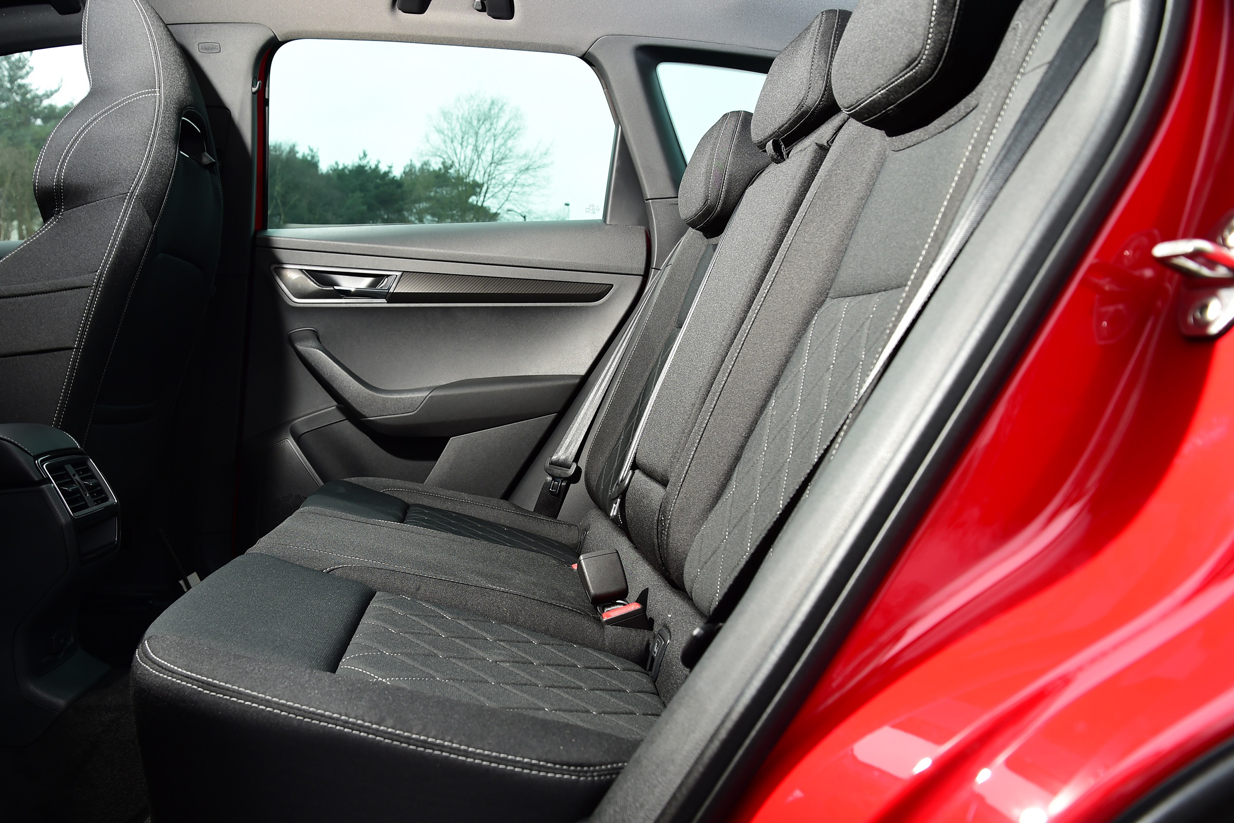 skoda karoq sportline rear seats legroom