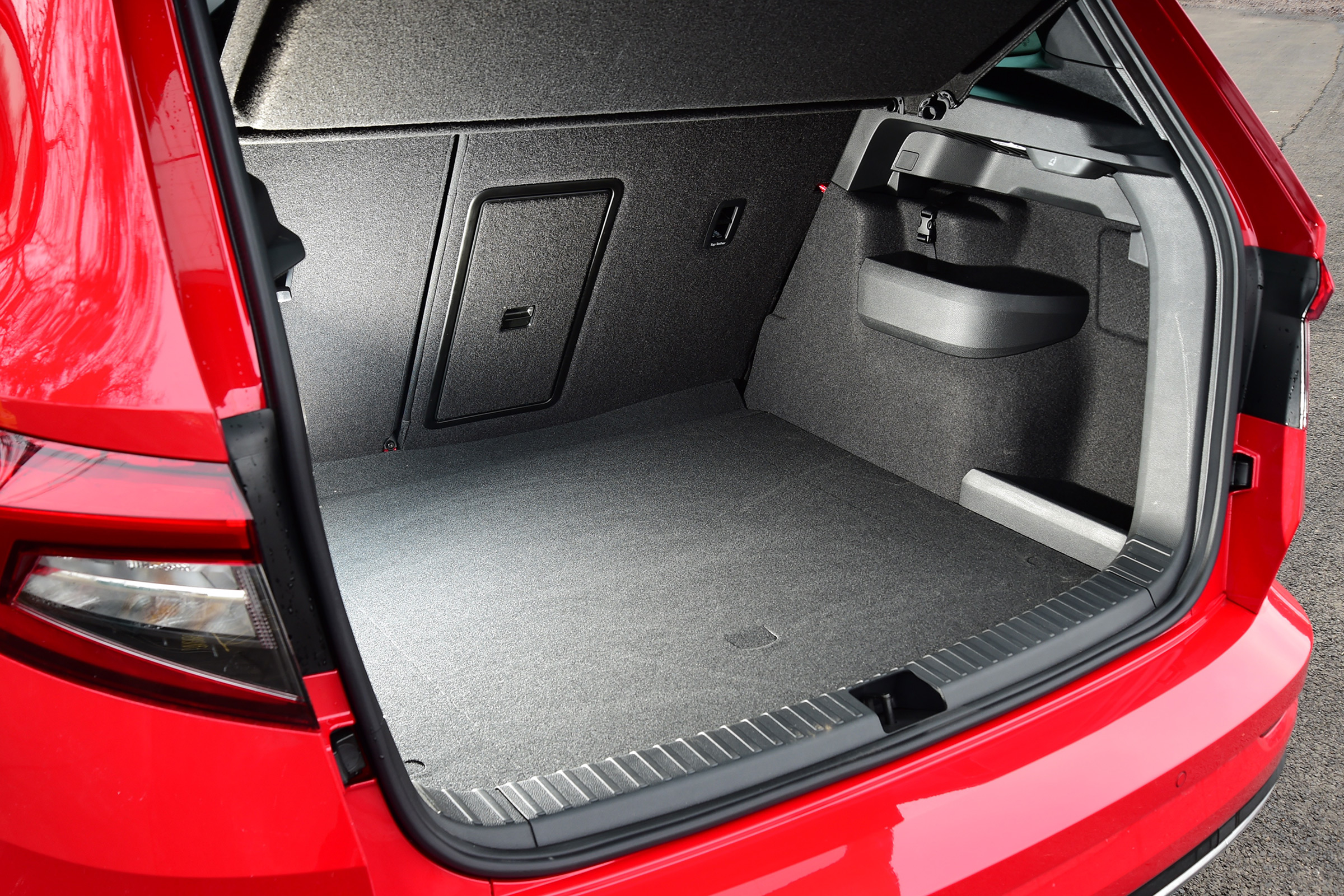 skoda karoq sportline boot