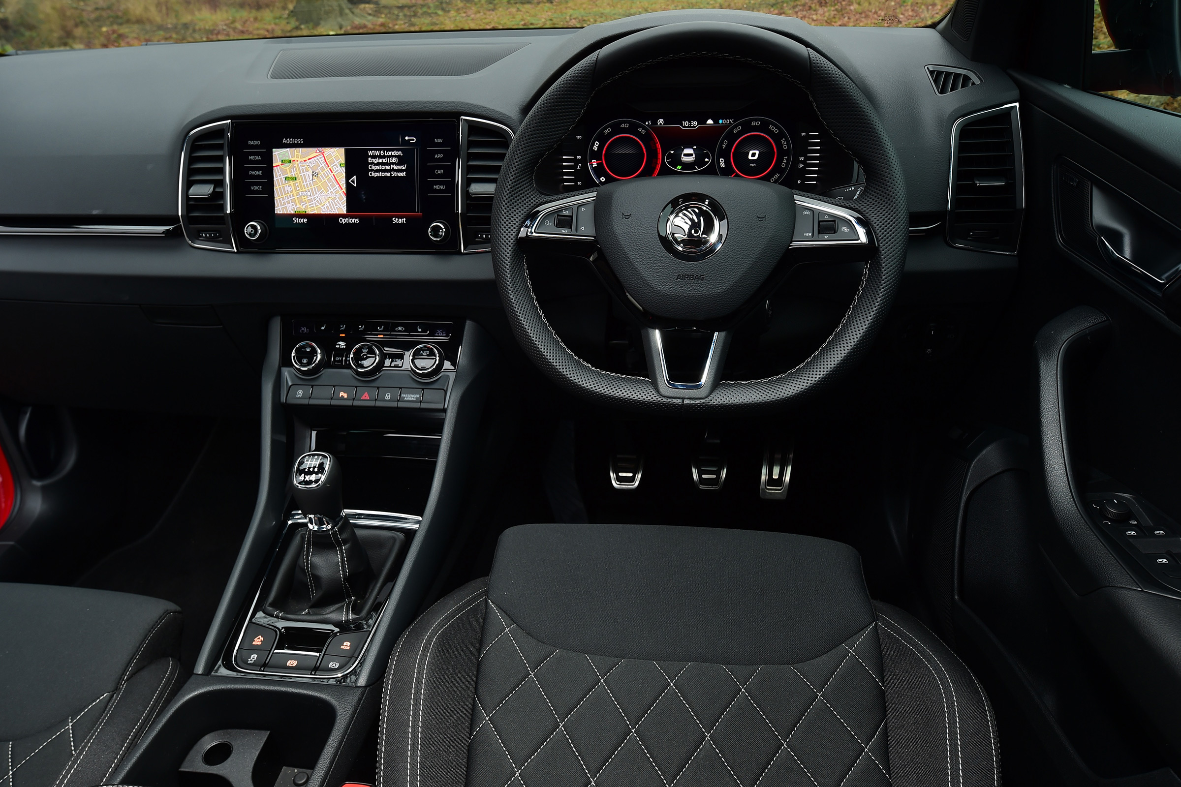 skoda karoq sportline interior