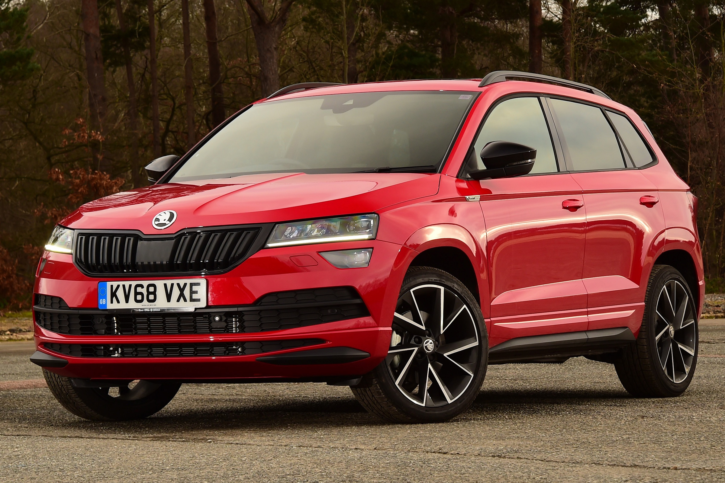 skoda karoq sportline static front quarter