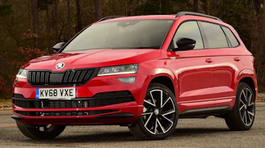skoda karoq sportline static front quarter