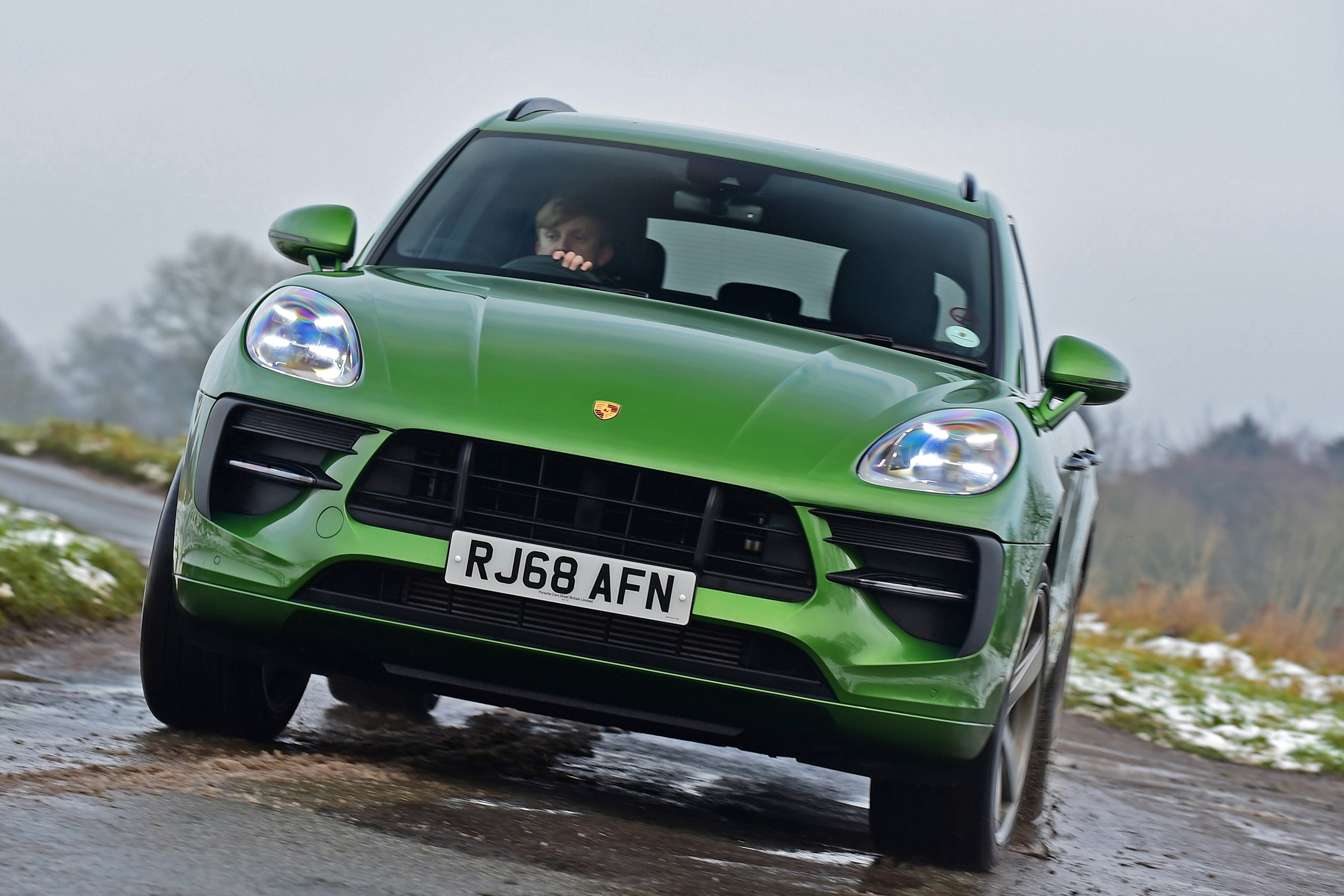 Porsche Macan - front cornering