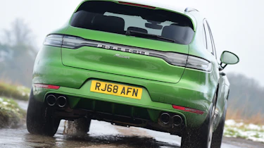 Porsche Macan - rear cornering