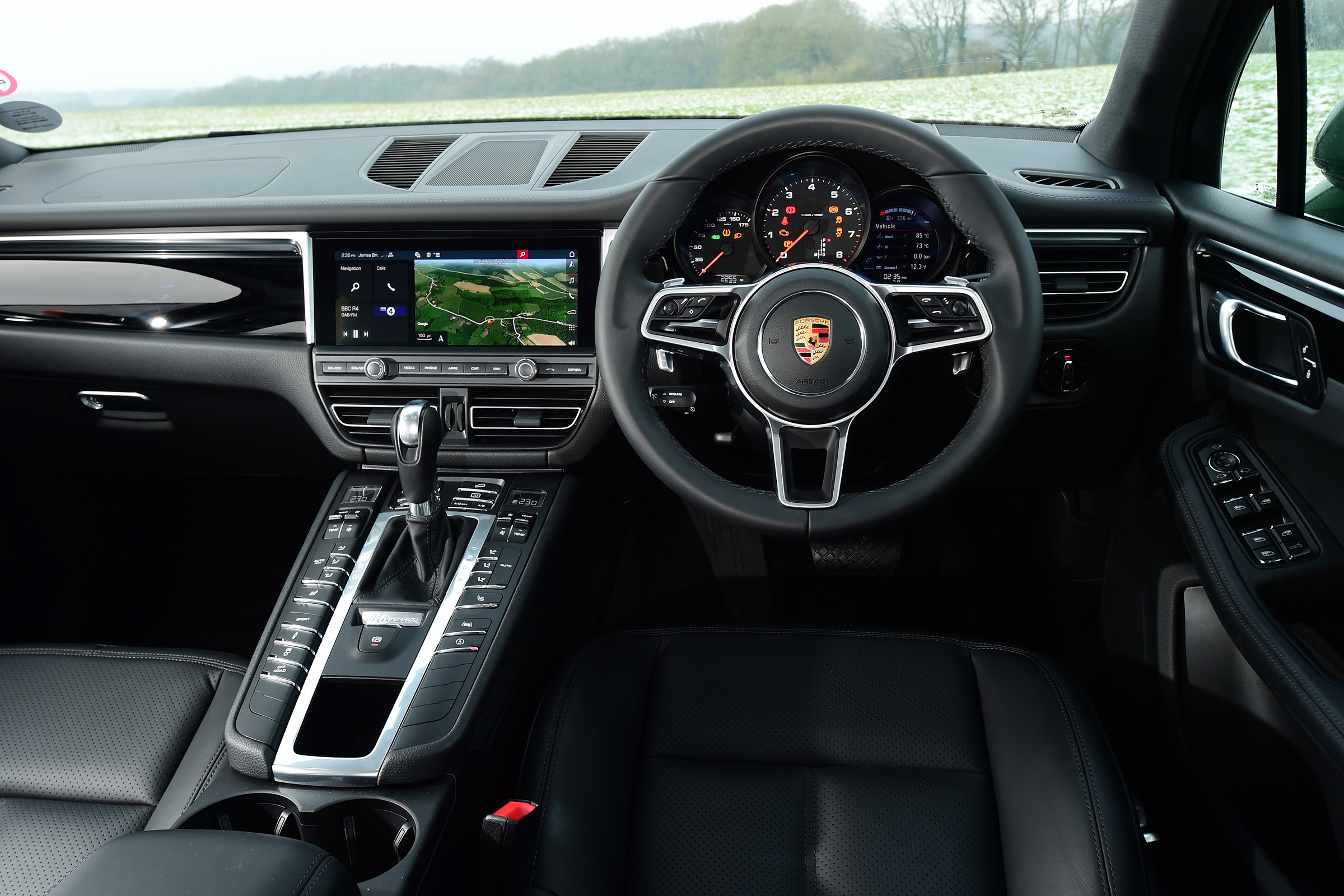 Porsche Macan - interior