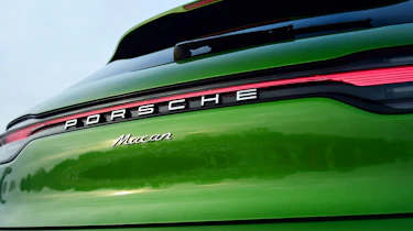 Porsche Macan - badge