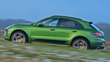 Porsche Macan - side tracking
