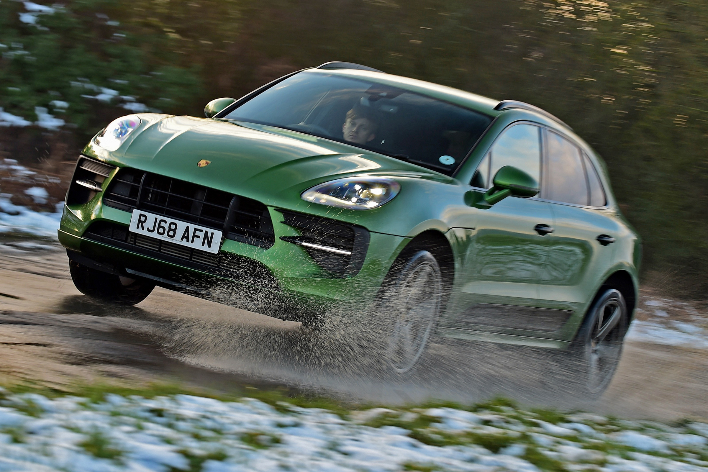 Porsche Macan - front