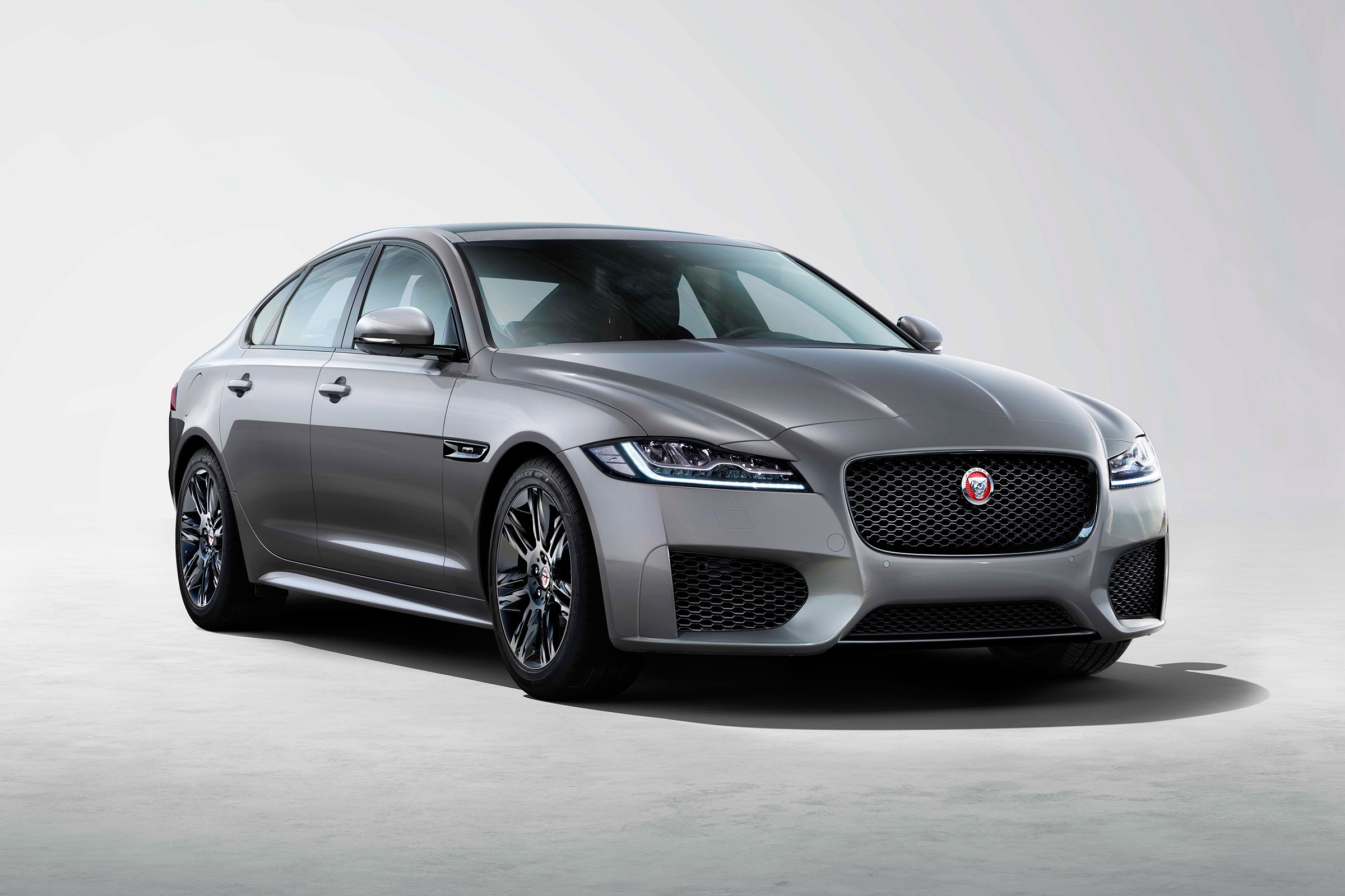 Jaguar XF Chequered Flag - front static