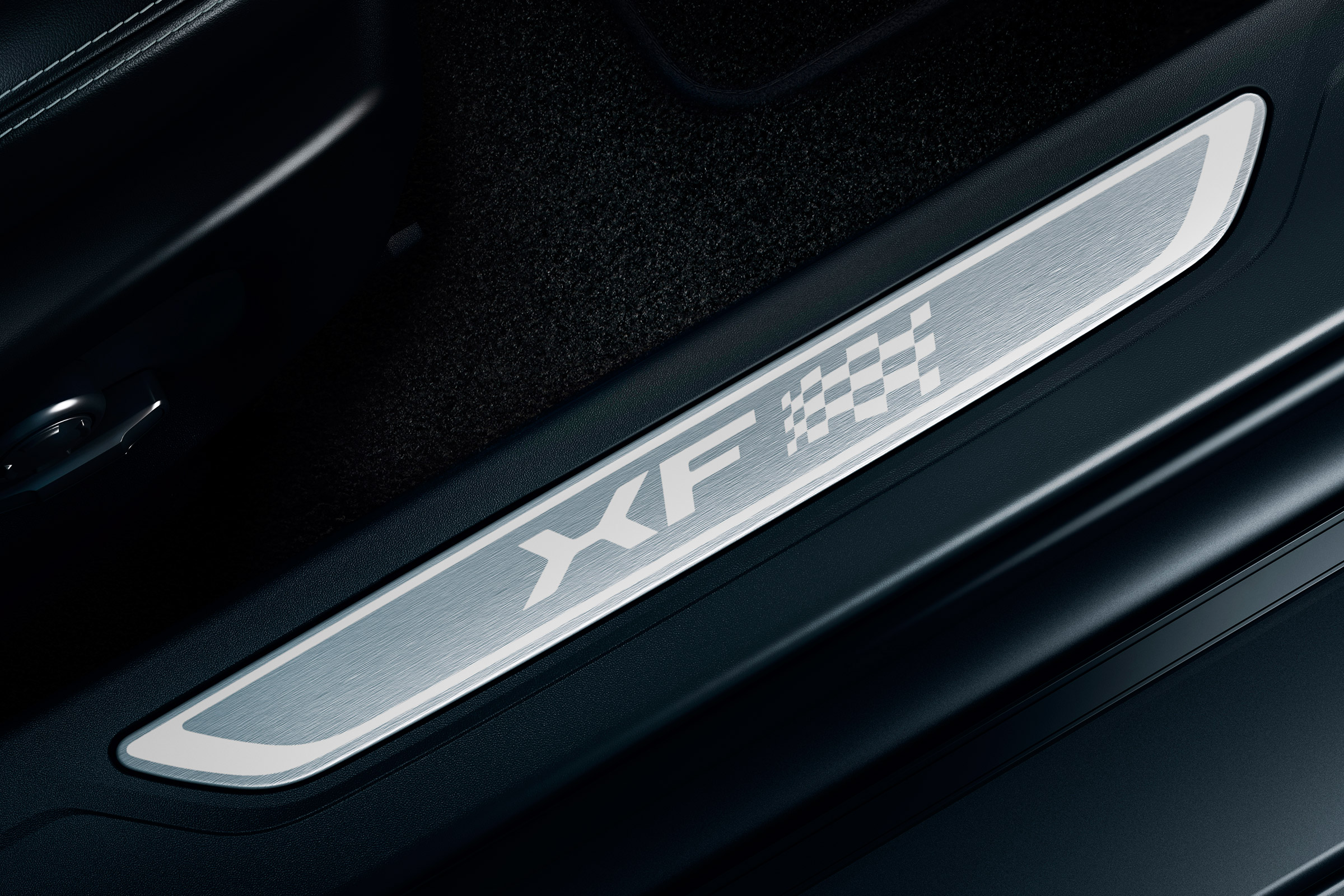 Jaguar XF Chequered Flag - sill
