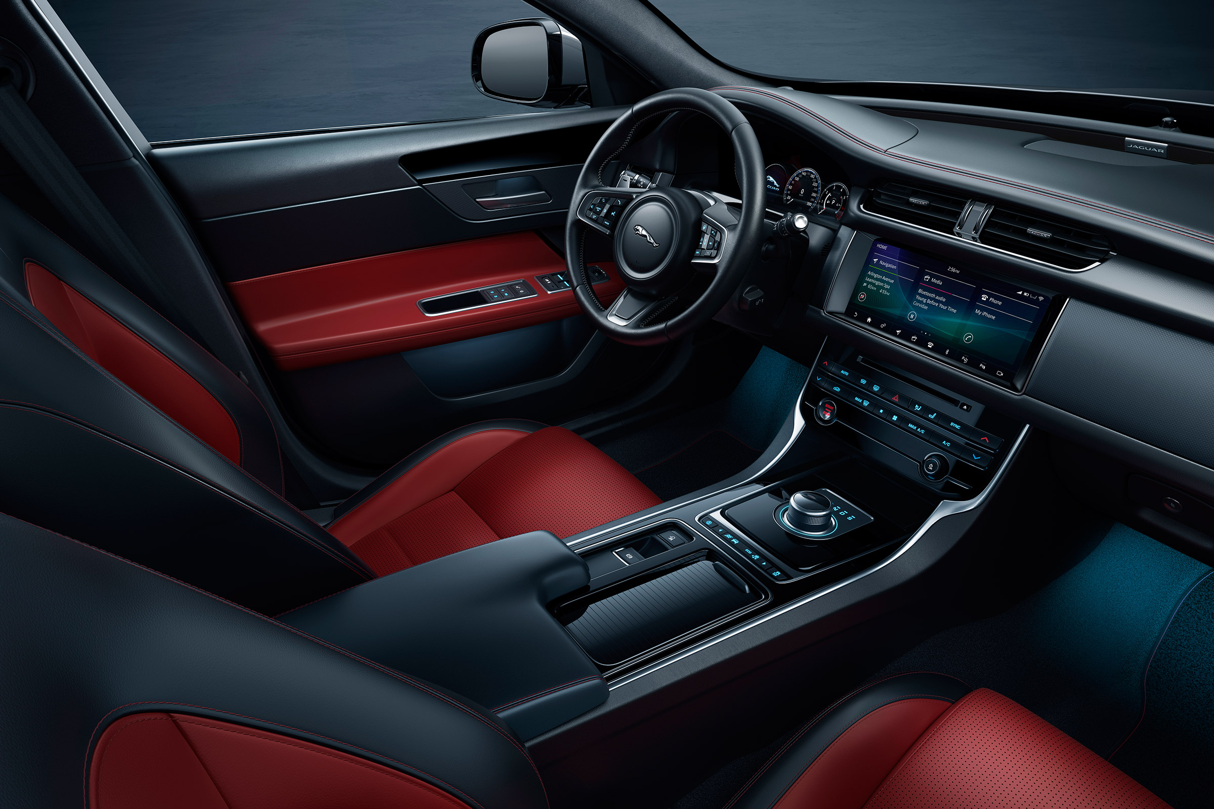 Jaguar XF Chequered Flag - cabin