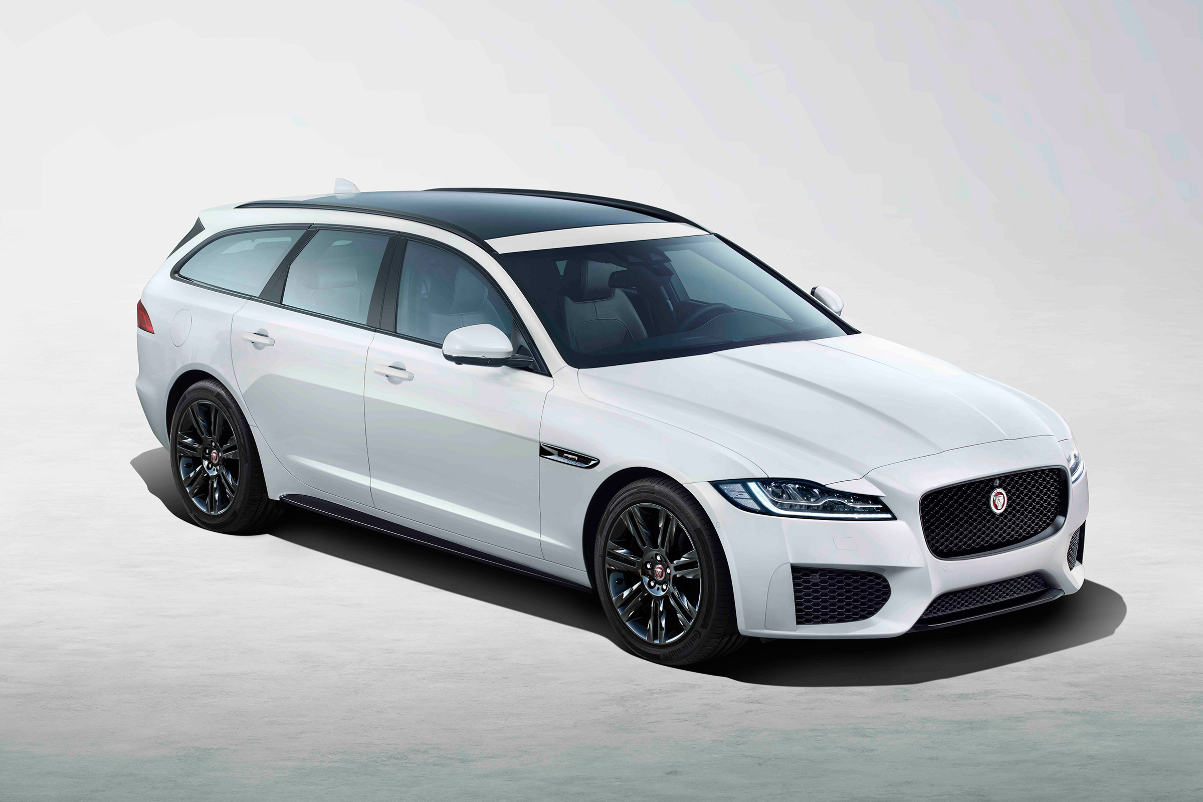 Jaguar XF Sportbrake Chequered Flag - front static