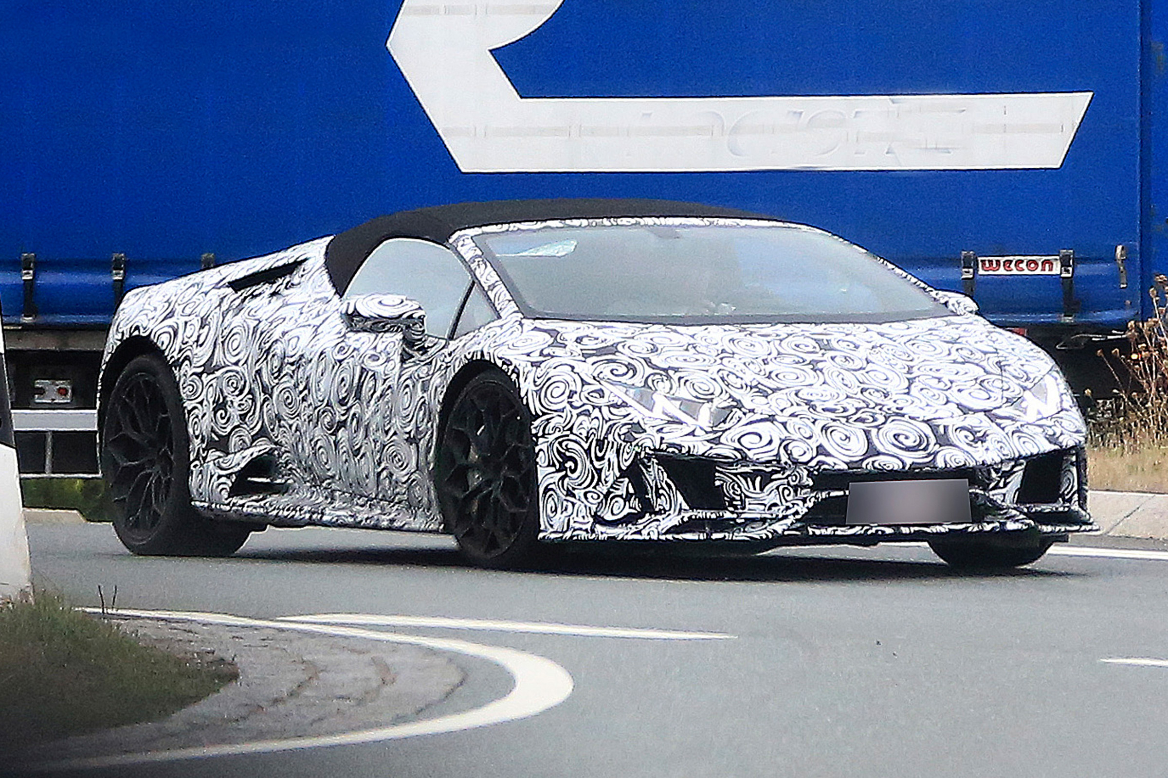 lamborghini huracan facelift spy shot