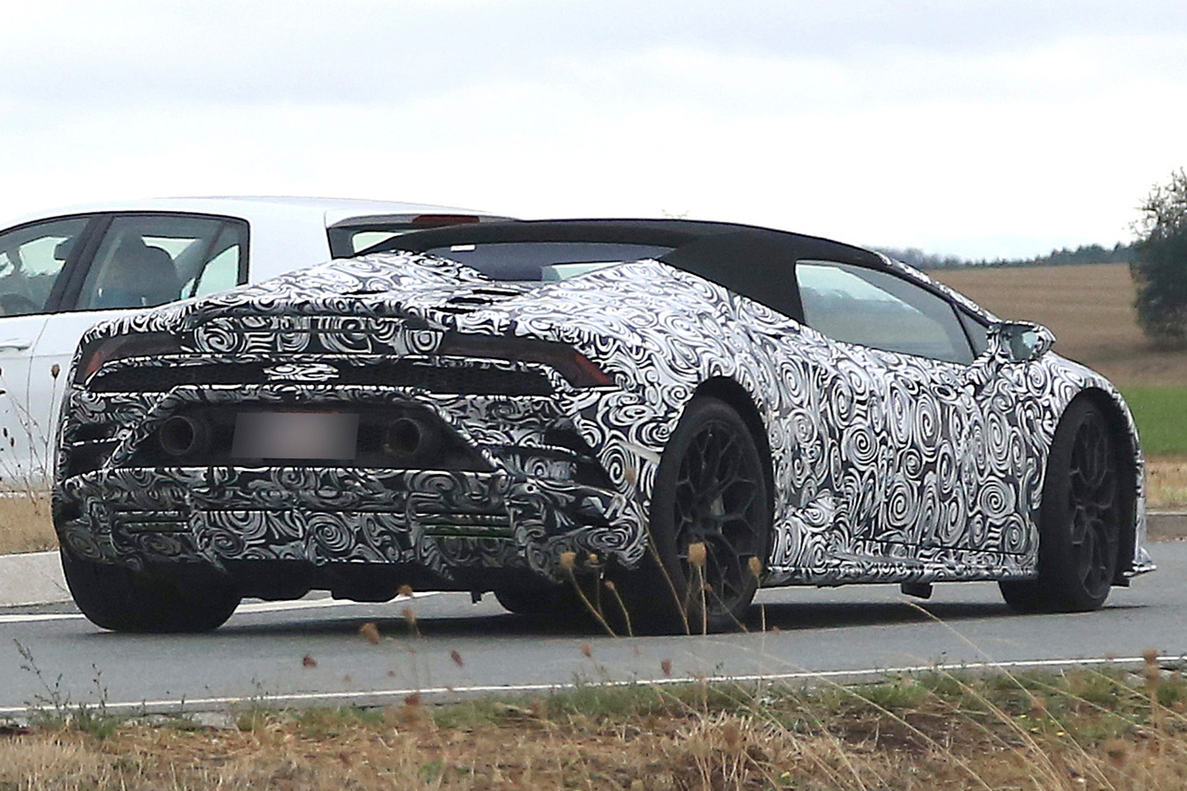 lamborghini huracan facelift spy shot