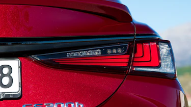 Lexus es 300h rear lights