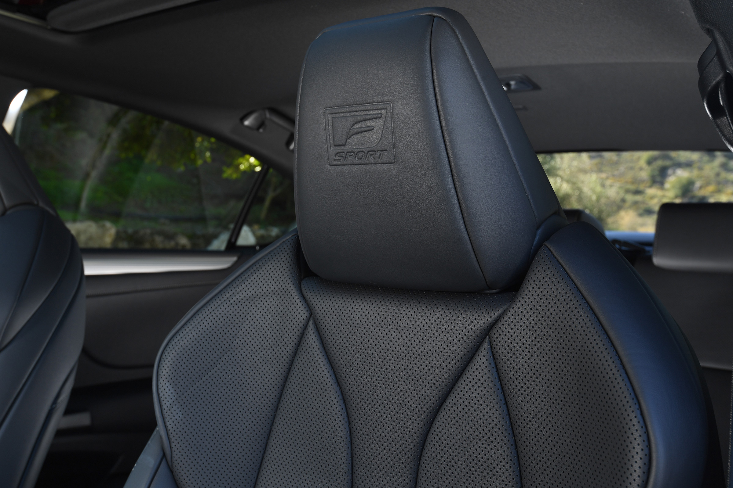 Lexus es 300h interior seats