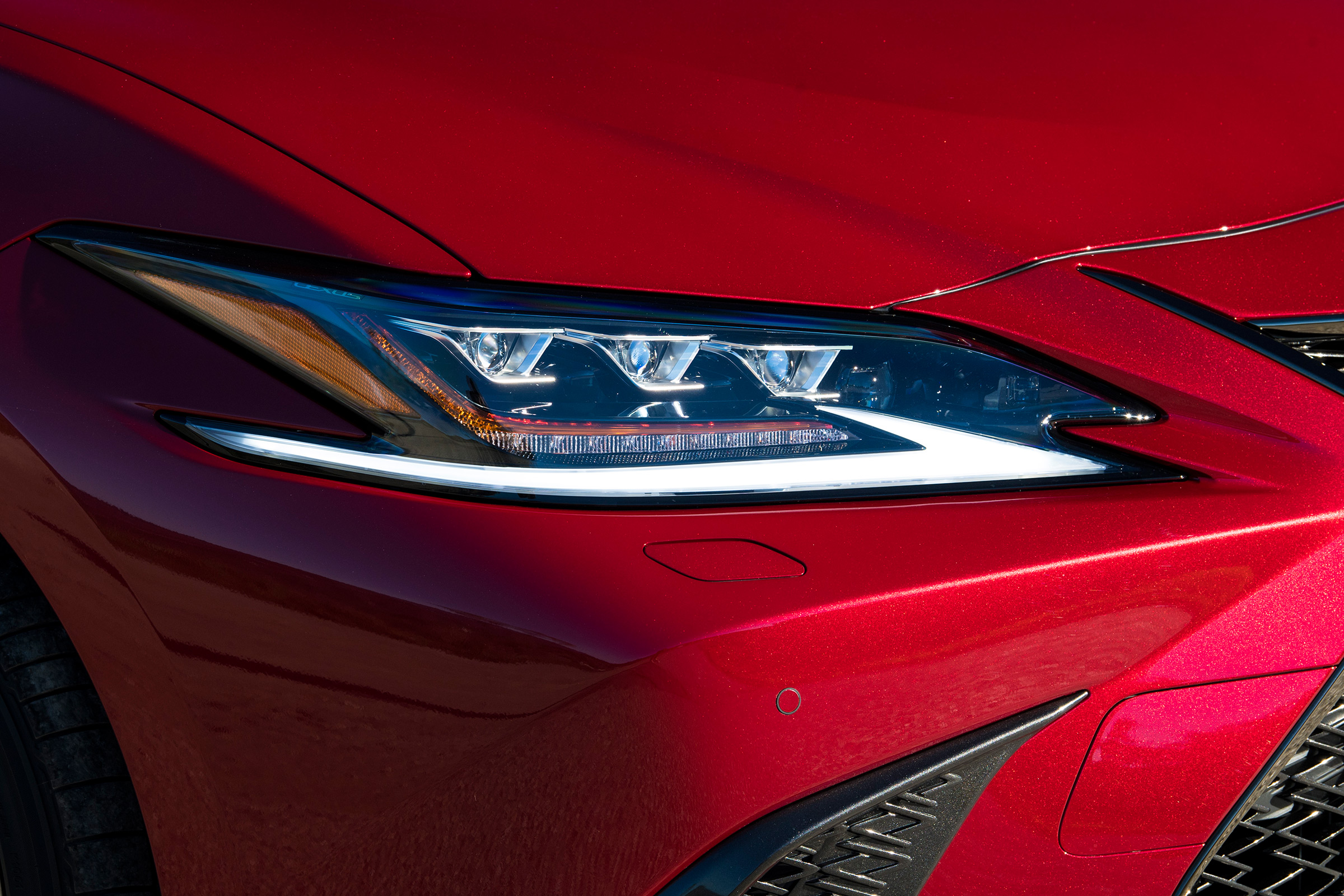 Lexus es 300h headlight