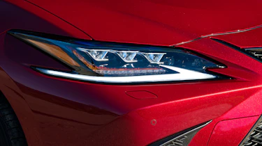 Lexus es 300h headlight