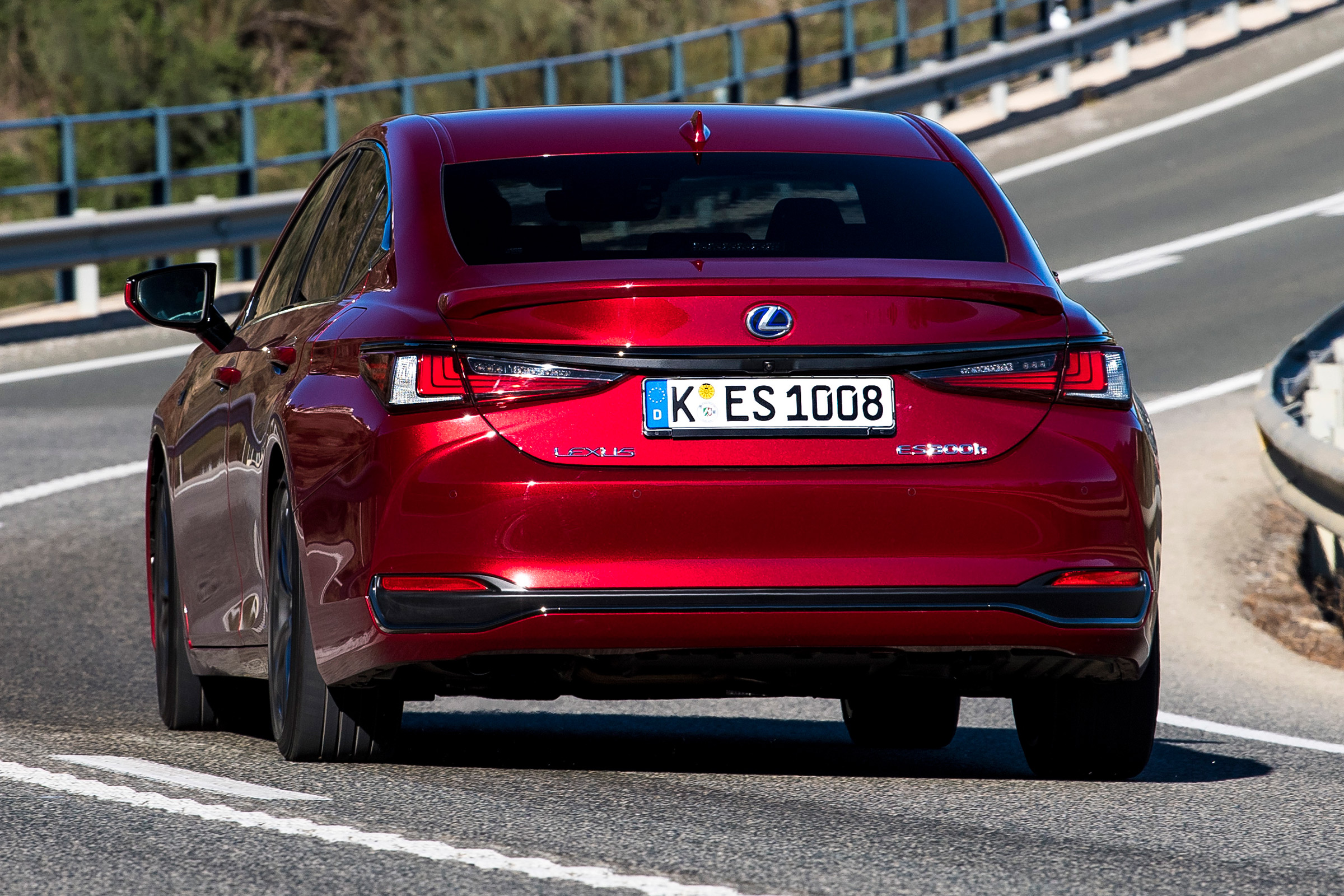Lexus es 300h driving rear quarter